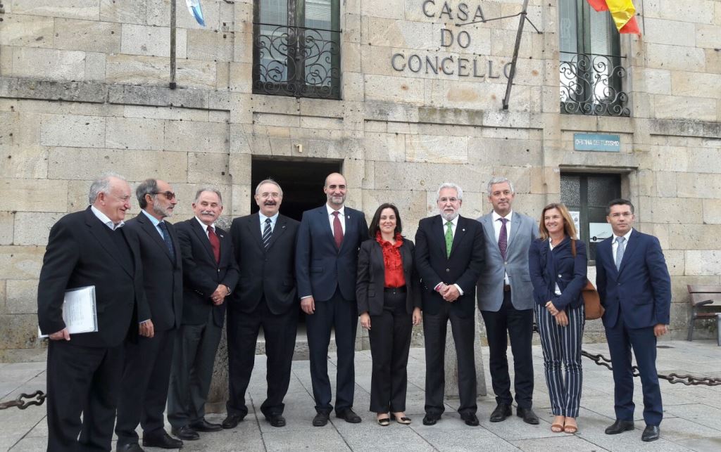 Foto da noticia:O presidente do Parlamento reivindica que a riqueza idiomática de Galicia “ábrenos as portas medio mundo”